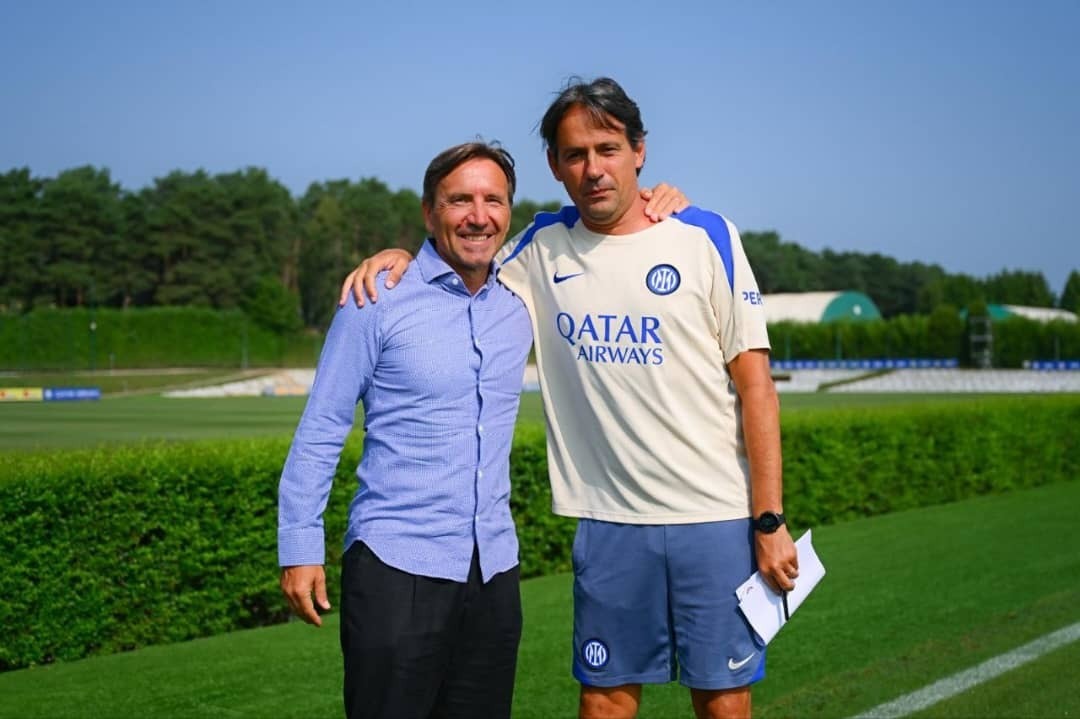 Coach of national team in Inter Milan's training sessions