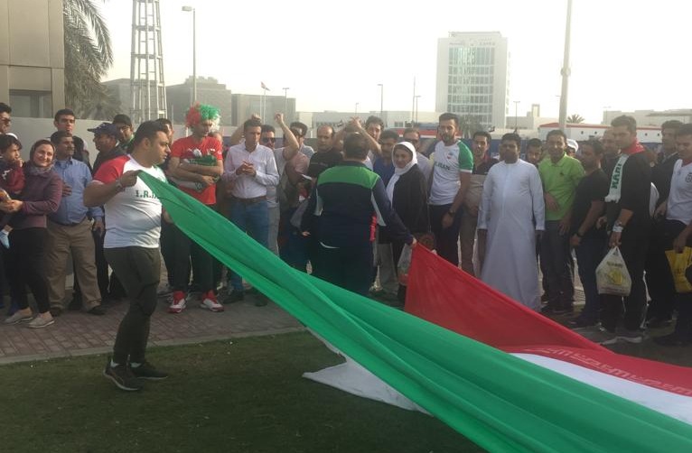 اهتزاز پرچم 40 متری ایران در جام ملت ها