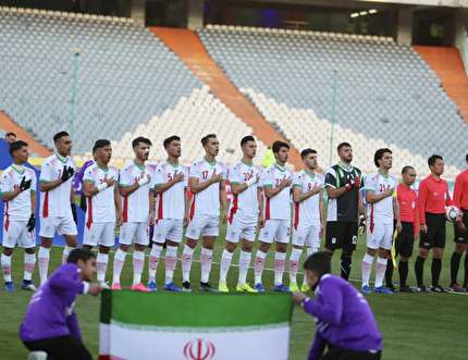 اميدها با بازوبند سياه به ميدان مى روند
