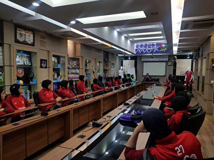 برگزاری کلاس تئوری  برای ملی پوشان بانوان+ فیلم