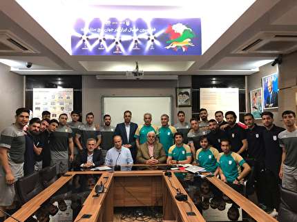 دیدار صمیمانه رئیس فدراسیون فوتبال و نماینده مردم رشت با فوتسالیست ها