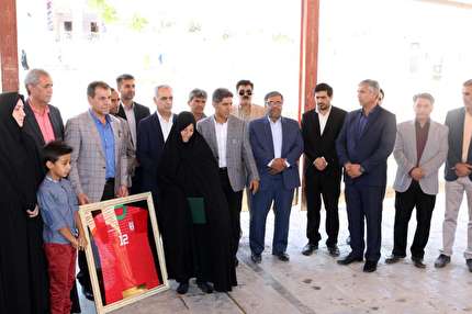 تجليل اعضاى هيات رييسه از خانواده هاى شهداى مدافع حرم