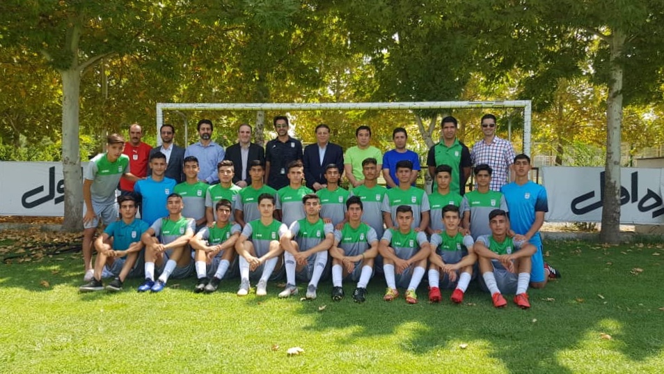 حضور خداداد عزیزی در تمرین تیم ملی نوجوانان حضور خداداد عزیزی در تمرین تیم ملی نوجوانان