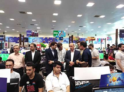 بازدید رییس فدراسیون فوتبال از مسابقات قهرمانان بازیهای ویدئویی + عکس