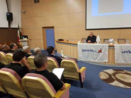 تاج: عنصر پیشرفت در گرو کار گروهی است