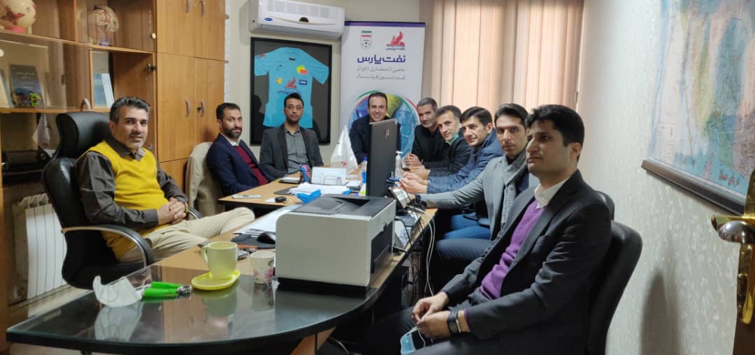 نشست صمیمی جمعی از داوران با سرپرست و دبیرکل فدراسیون