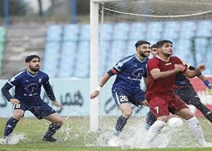 ادامه مسابقه پیکان تهران و شهرخودرو در ورزشگاه پاس قوامین