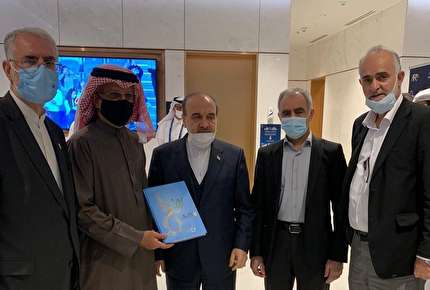 کتاب میزبانی ایران در جام ملت ها به رئیس کنفدراسیون فوتبال آسیا تحویل داده شد