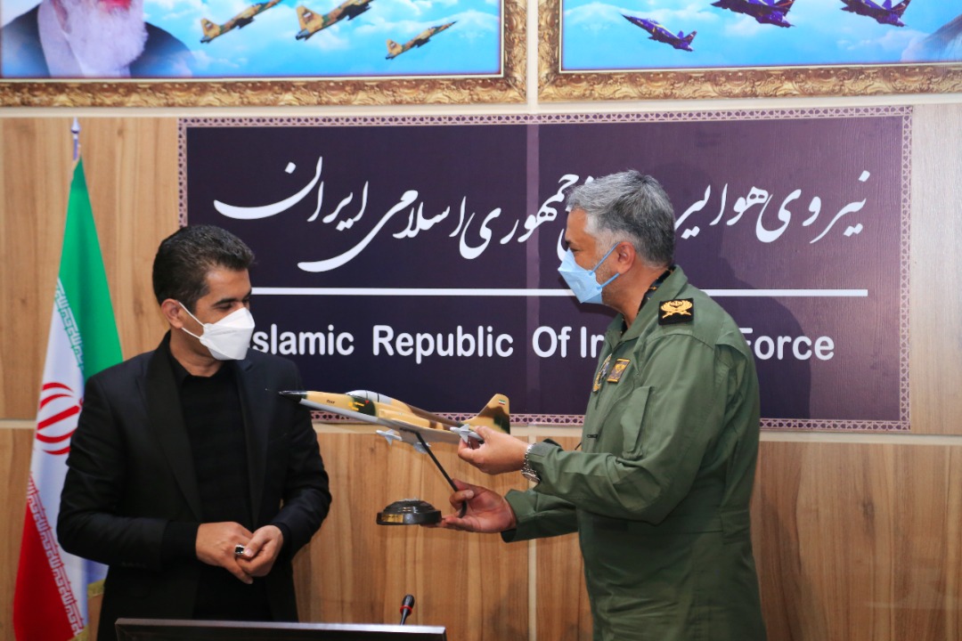 تجلیل فدراسیون فوتبال از دو خلبان شهید ارتش جمهوری اسلامی تجلیل فدراسیون فوتبال از دو خلبان شهید ارتش جمهوری اسلامی
