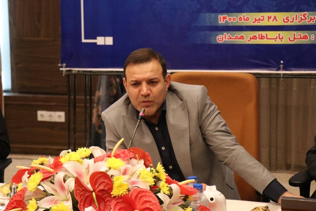 عزیزی خادم: تفاهمنامه راه اندازی آکادمی فوتبال غرب کشور در همدان به زودی امضا میشود عزیزی خادم: تفاهمنامه راه اندازی آکادمی فوتبال غرب کشور در همدان به زودی امضا میشود
