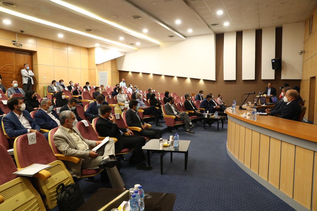 عزیزی خادم: همه بخشها ملزم به تدوین برنامه بر پایه همفکری هستند عزیزی خادم: همه بخشها ملزم به تدوین برنامه بر پایه همفکری هستند