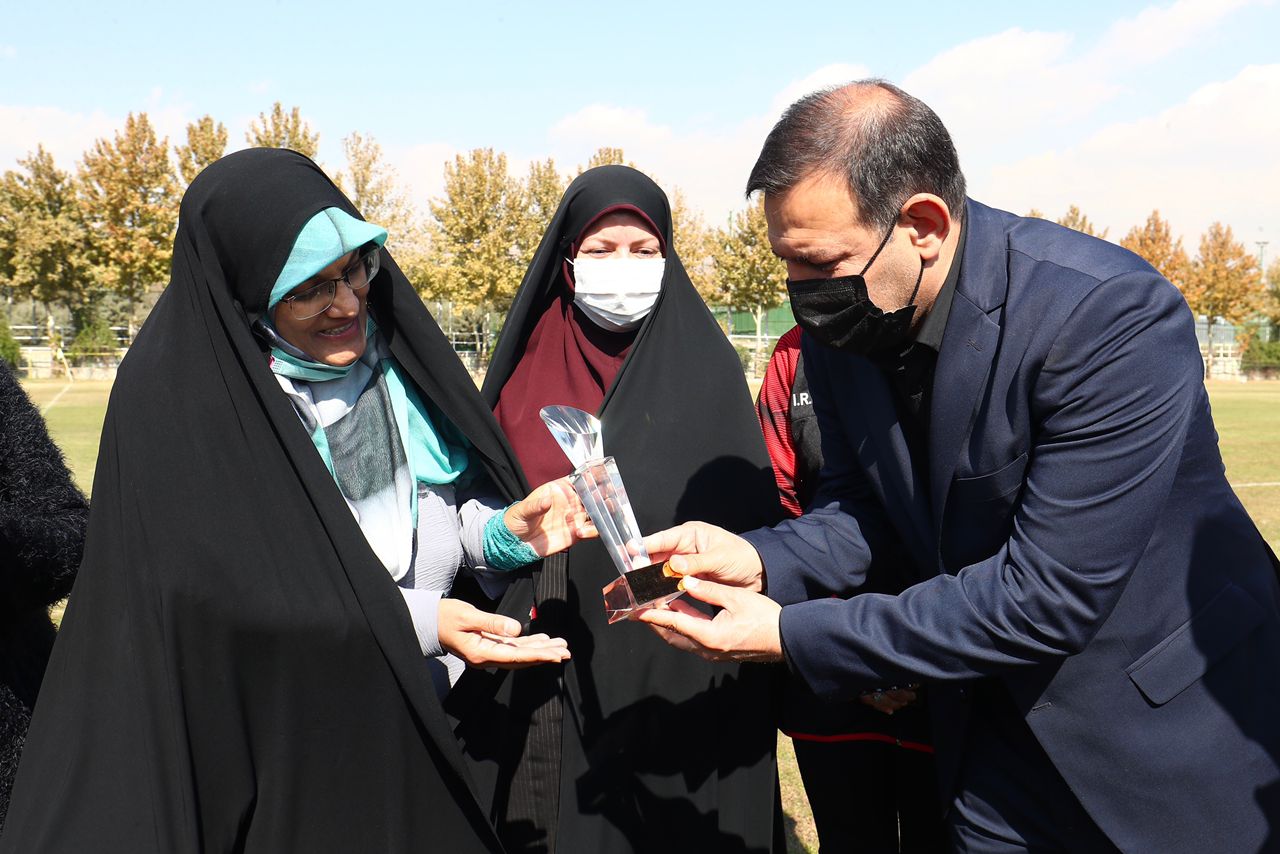حضور نمایندگان مجلس شورای اسلامی در جمع ملی پوشان بانوان حضور نمایندگان مجلس شورای اسلامی در جمع ملی پوشان بانوان