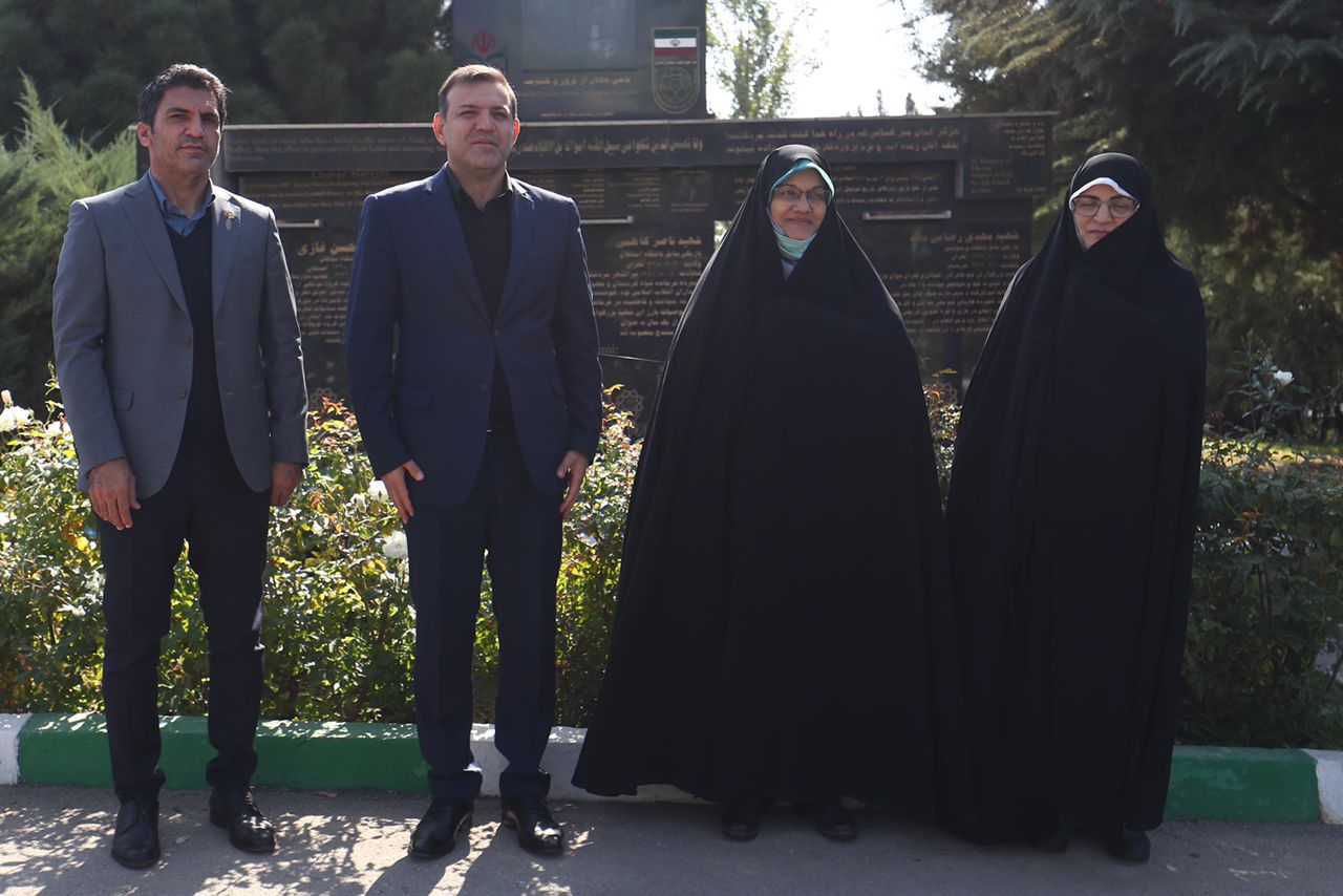 حضور نمایندگان مجلس شورای اسلامی در جمع ملی پوشان بانوان حضور نمایندگان مجلس شورای اسلامی در جمع ملی پوشان بانوان