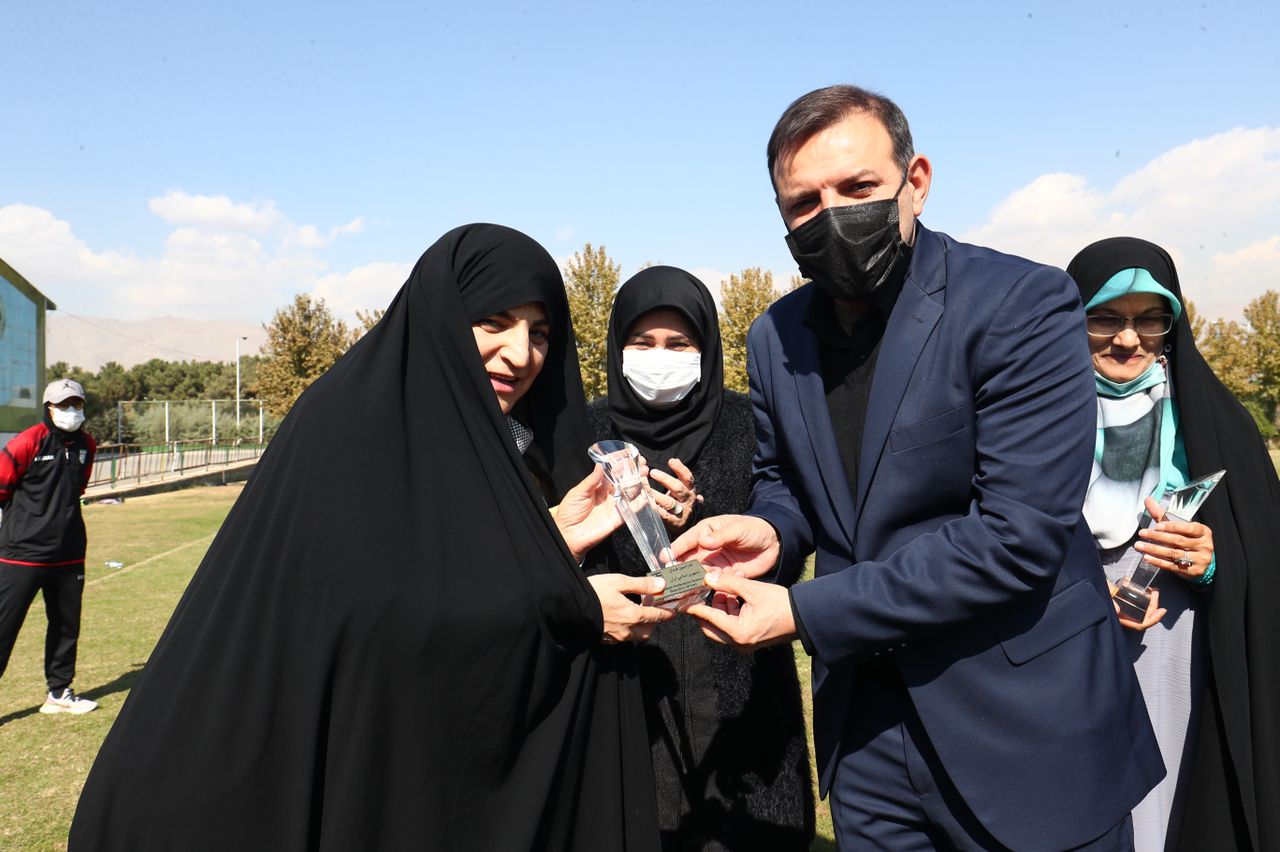 حضور نمایندگان مجلس شورای اسلامی در جمع ملی پوشان بانوان حضور نمایندگان مجلس شورای اسلامی در جمع ملی پوشان بانوان