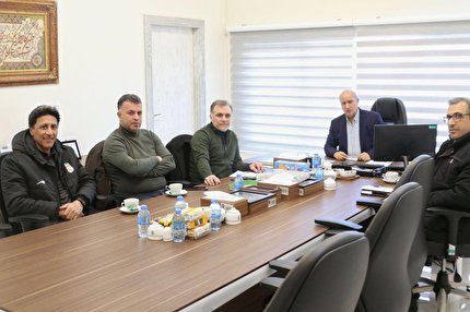 نشست مشترک رئیس فدراسیون فوتبال با ماجدی و کادر تیم ملی جوانان