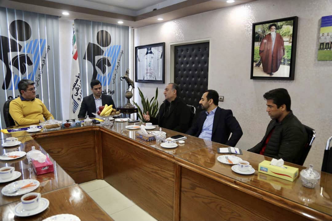 حسین عبدی مهمان ویژه باشگاه پیکان حسین عبدی مهمان ویژه باشگاه پیکان
