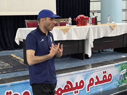 جلسه ملی پوشان ساحلی با سرمربی تیم ملی