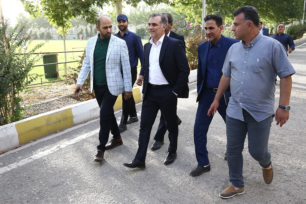 بازدید سرپرست فدراسیون از تمرین تيم ملى جوانان بازدید سرپرست فدراسیون از تمرین تيم ملى جوانان