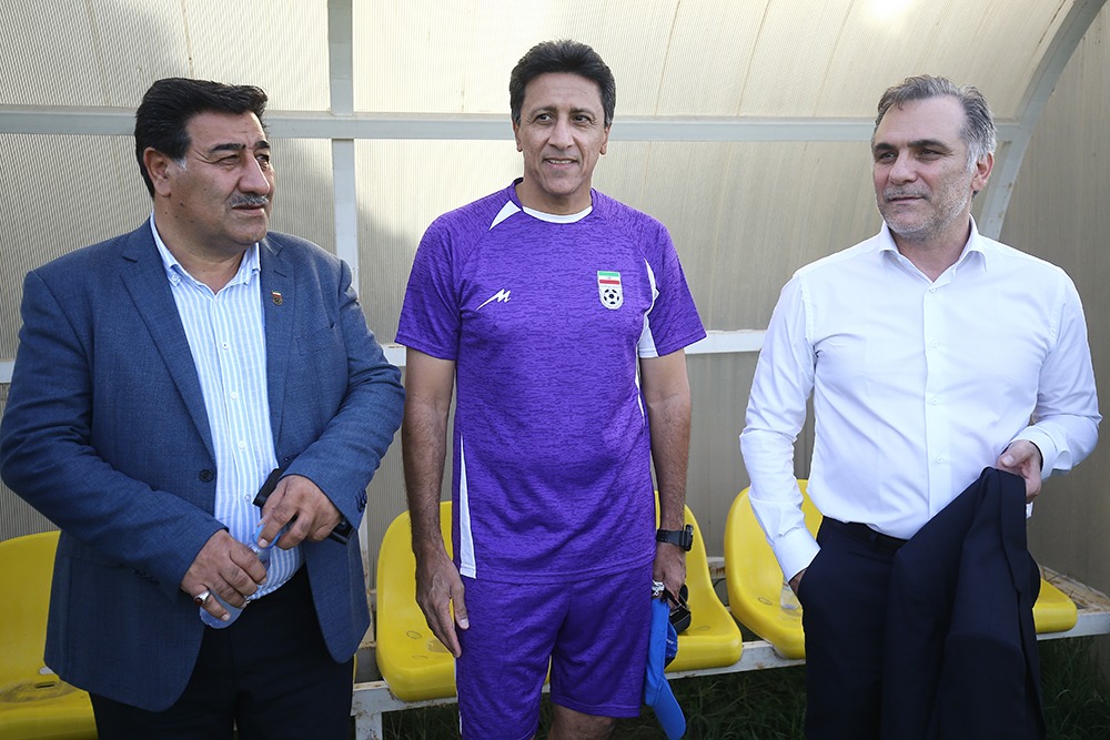 بازدید سرپرست فدراسیون از تمرین تيم ملى جوانان بازدید سرپرست فدراسیون از تمرین تيم ملى جوانان