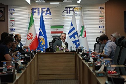 نشست سرپرست فدراسیون فوتبال با اعضای هیات رئیسه انجمن ورزشی نویسان