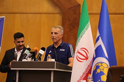 خوزه فرناندز:در ٣۶سال حضورم در داوری فوتبال چنین افتتاحیه ای ندیدم
