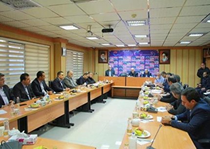 نشست رئیس فدراسیون فوتبال با مدیران باشگاه ها و روسای هیات های فوتبال