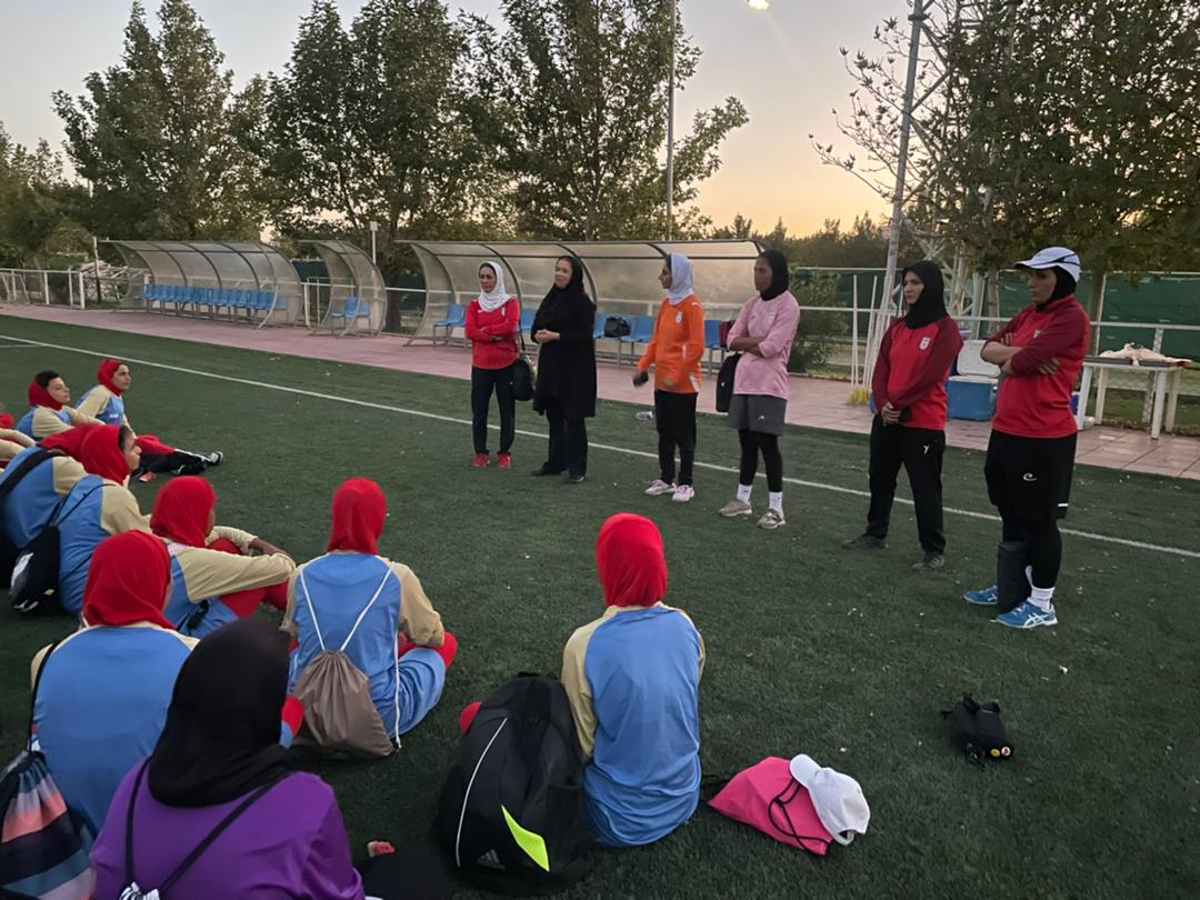 برگزاری جلسه روانشناسی و فنی تیم ملی فوتبال نوجوانان دختران