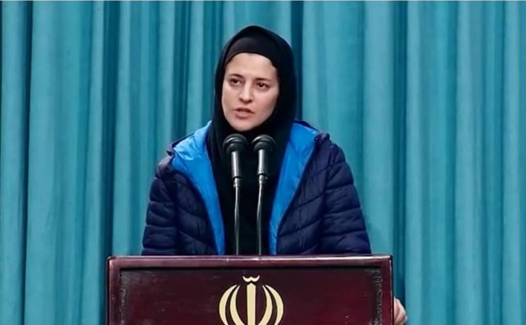 ارائه گزارش مربی بانوی ایرانی به محضر رهبر معظم انقلاب درباره افتخارآفرینی های ورزش ایران زمین ارائه گزارش مربی بانوی ایرانی به محضر رهبر معظم انقلاب درباره افتخارآفرینی های ورزش ایران زمین
