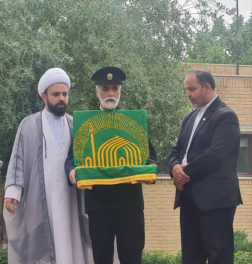 آئین بر افراشتن پرچم متبرک امام رضا(ع) برگزار شد آئین بر افراشتن پرچم متبرک امام رضا(ع) برگزار شد
