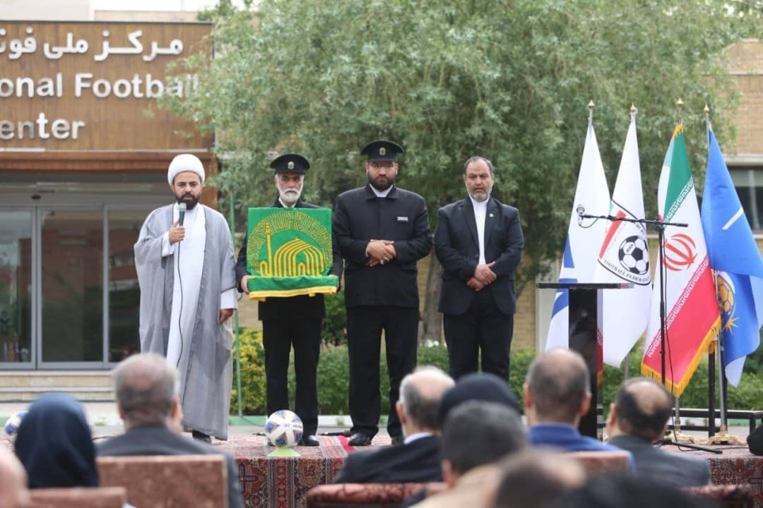 آئین بر افراشتن پرچم متبرک امام رضا(ع) برگزار شد آئین بر افراشتن پرچم متبرک امام رضا(ع) برگزار شد