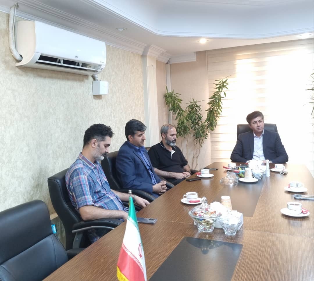 نشست صمیمانه دبیر کل با مسئولان IT فدراسیون و سازمان لیگ فوتبال برگزار شد نشست صمیمانه دبیر کل با مسئولان IT فدراسیون و سازمان لیگ فوتبال برگزار شد