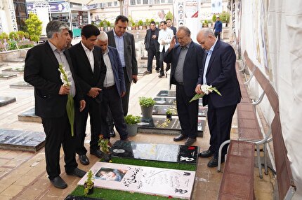 حضور رئیس فدراسیون فوتبال در گلزار شهدای کرمان