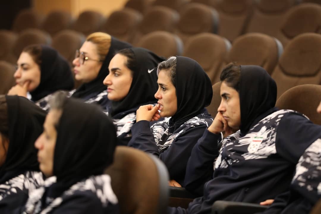 برگزاری دوره های مربیگری فوتسال و فوتبال بانوان برگزاری دوره های مربیگری فوتسال و فوتبال بانوان