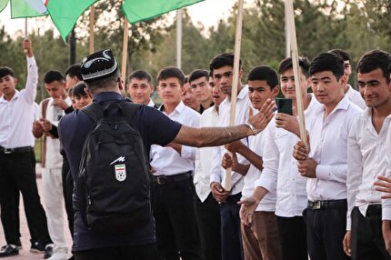 حاشیه‌نگاری سفر تیم ملی‌ فوتسال /وزش باد «بخارا» به پرچم شاهزادگان پارسی