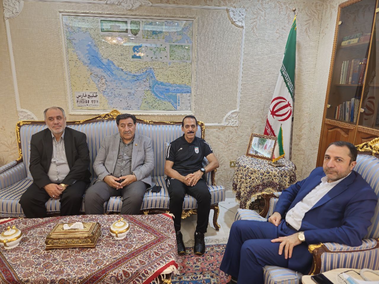 نشست سرمربی و مدیر تیم ملی نوجوانان با سفیر ایران در قطر نشست سرمربی و مدیر تیم ملی نوجوانان با سفیر ایران در قطر