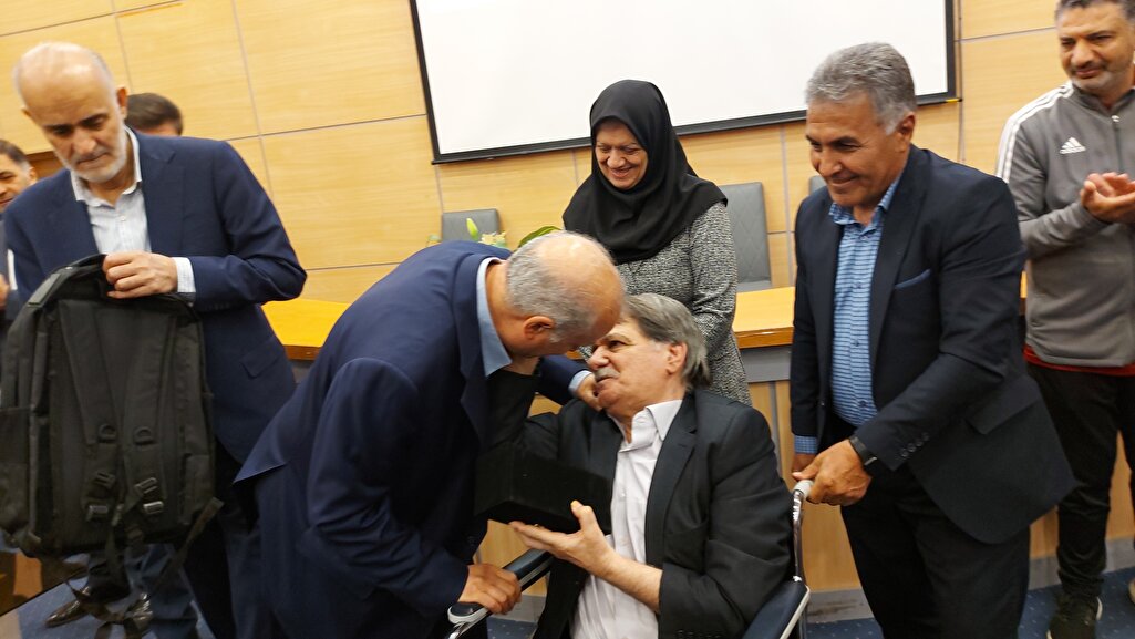 تقدیر فدراسیون فوتبال از پیشکسوتان داوری تقدیر فدراسیون فوتبال از پیشکسوتان داوری