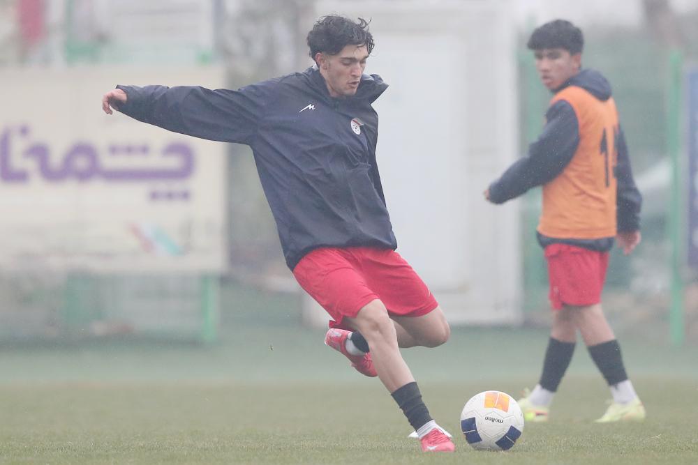 تمرین تیم ملی جوانان زیر بارش تند باران