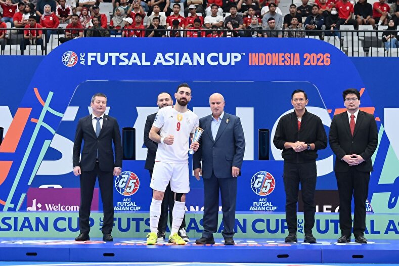 گزارش تصویری /  اهدای جام قهرمانی به تیم ملی فوتسال ایران