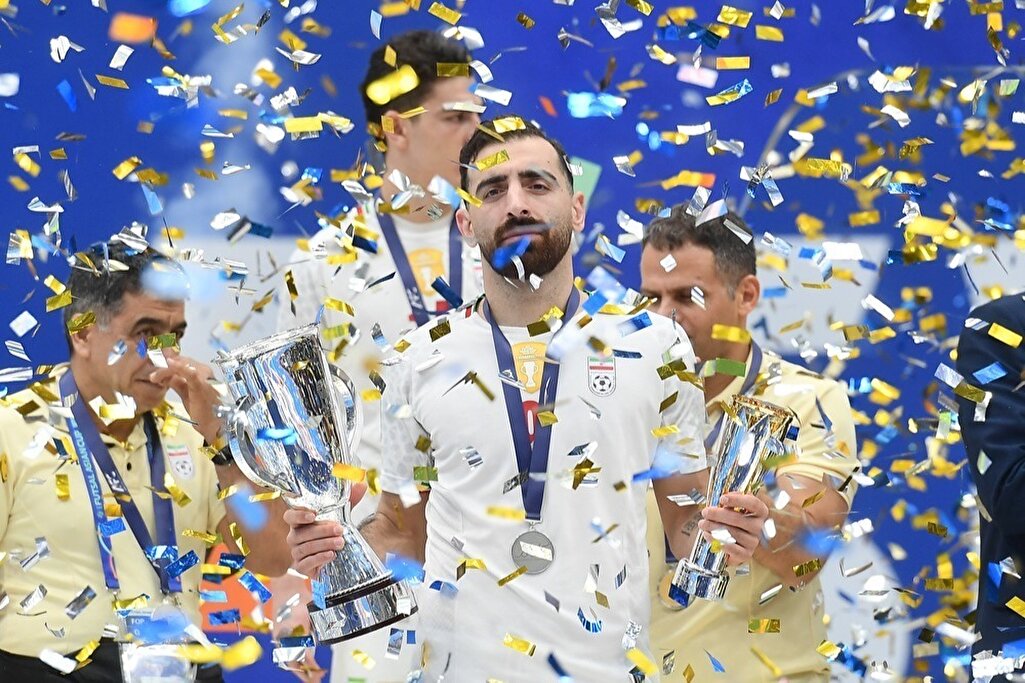 جامی که فارسی حرف می‌زند