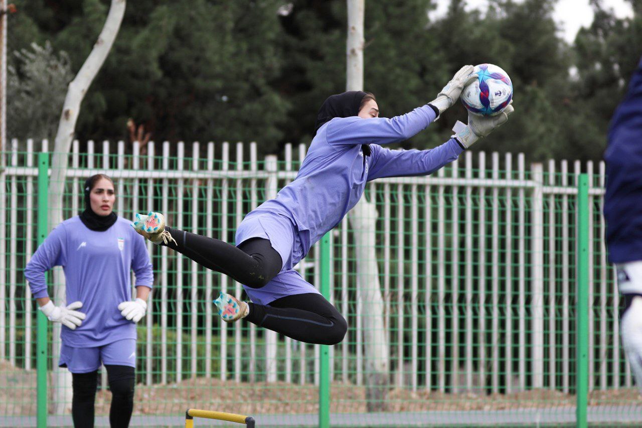 تمرکز ملیپوشان بر تاکتیکهای ترکیبی دفاع و حمله در تمرین عصرگاهی تمرکز ملیپوشان بر تاکتیکهای ترکیبی دفاع و حمله در تمرین عصرگاهی