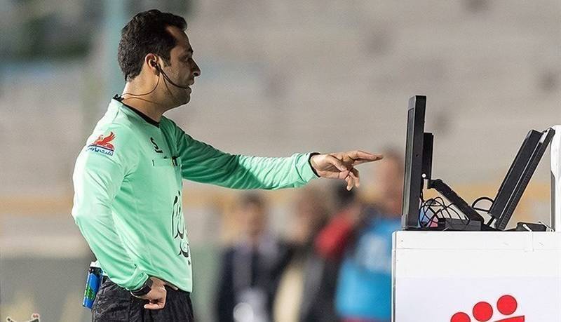زمانهای تلفشده VAR کاهش مییابد / برخورد قاطع با نیمکتها و محدودیت گفتگو با داور