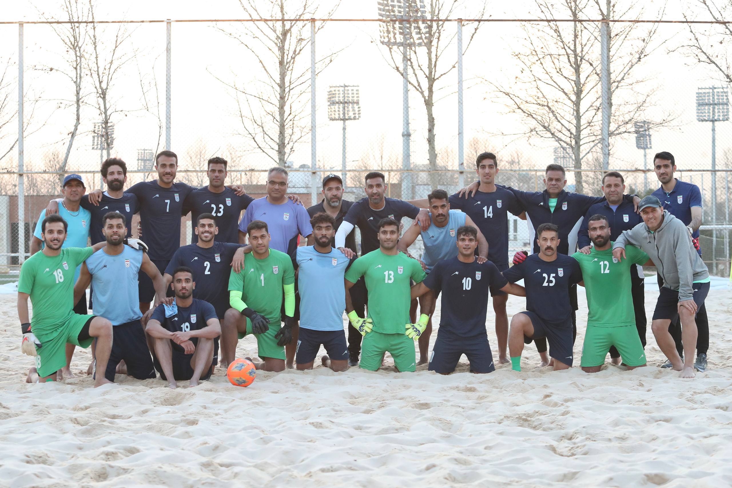 تمرین پرفشار و تاکتیکی ساحلی بازان زیر نظر کادرفنی تمرین پرفشار و تاکتیکی ساحلی بازان زیر نظر کادرفنی