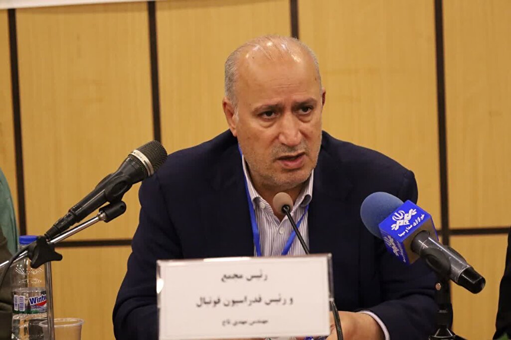 با تمام مشکلات و کمبودها نباید به هیچ وجه توقف کنیم با تمام مشکلات و کمبودها نباید به هیچ وجه توقف کنیم