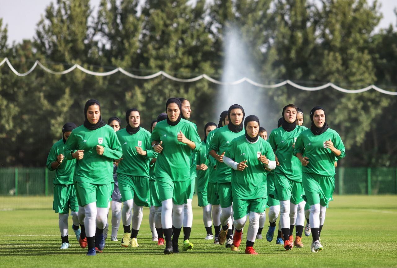 کاروان مقاومت؛ نماد امید و ایستادگی در زمین فوتبال کاروان مقاومت؛ نماد امید و ایستادگی در زمین فوتبال