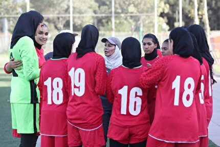 مهینی: دیدارهای دوستانه با حریفان بزرگتر ما را برای شرایط مسابقه آماده می کند