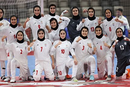 ملی‌پوشان ایران بحرین را گلباران کردند