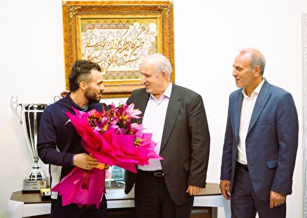 گزارش تصویری مراسم تجلیل از بهترین بازیکن سال فوتسال آسیا گزارش تصویری مراسم تجلیل از بهترین بازیکن سال فوتسال آسیا