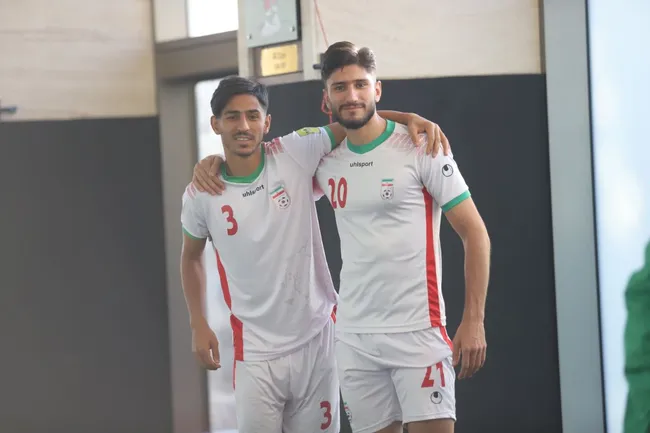 عكس