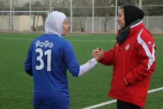بازی دوستانه تیم جوانان و بزرگسالان بانوان