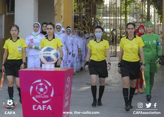 ۹۰